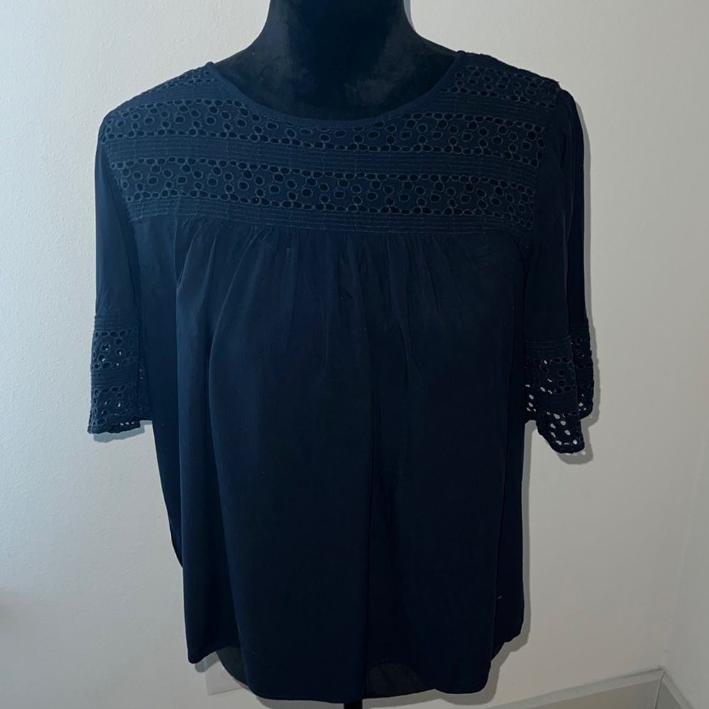 LOFT mixed media short sleeves crochet look edges round neckline blue top Sβ